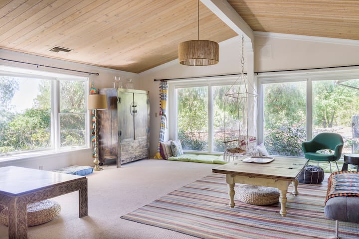 Ojai East End Chic Ranch Home, Pixie Palace - Ojai, CA
