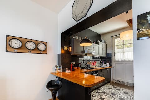 Top performing Airbnb: The little house on the banks of the Loire in Saumur