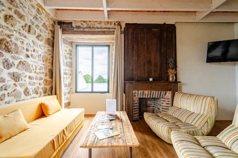 6-bed duplex in a 1696 Manor