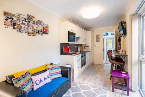 Gems Place - Modern Apartment.