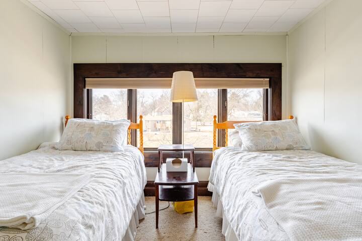 Small town-Big Charm -Large groups welcome gallery image 4