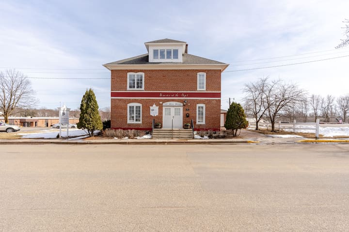 Small town-Big Charm -Large groups welcome