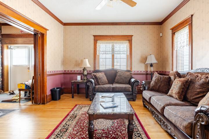 Small town-Big Charm -Large groups welcome gallery image 2