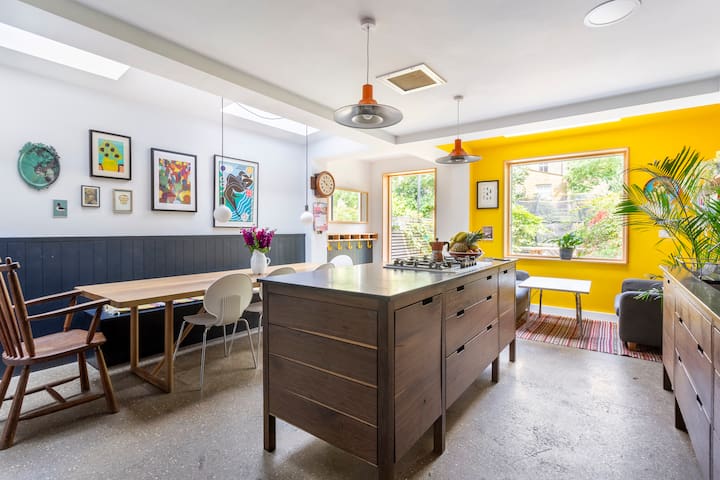 Elegant 5-Bed Victorian | Sleeps 10-12 Guests