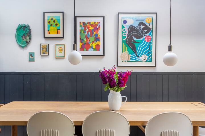 Elegant 5-Bed Victorian | Sleeps 10-12 Guests gallery image 2