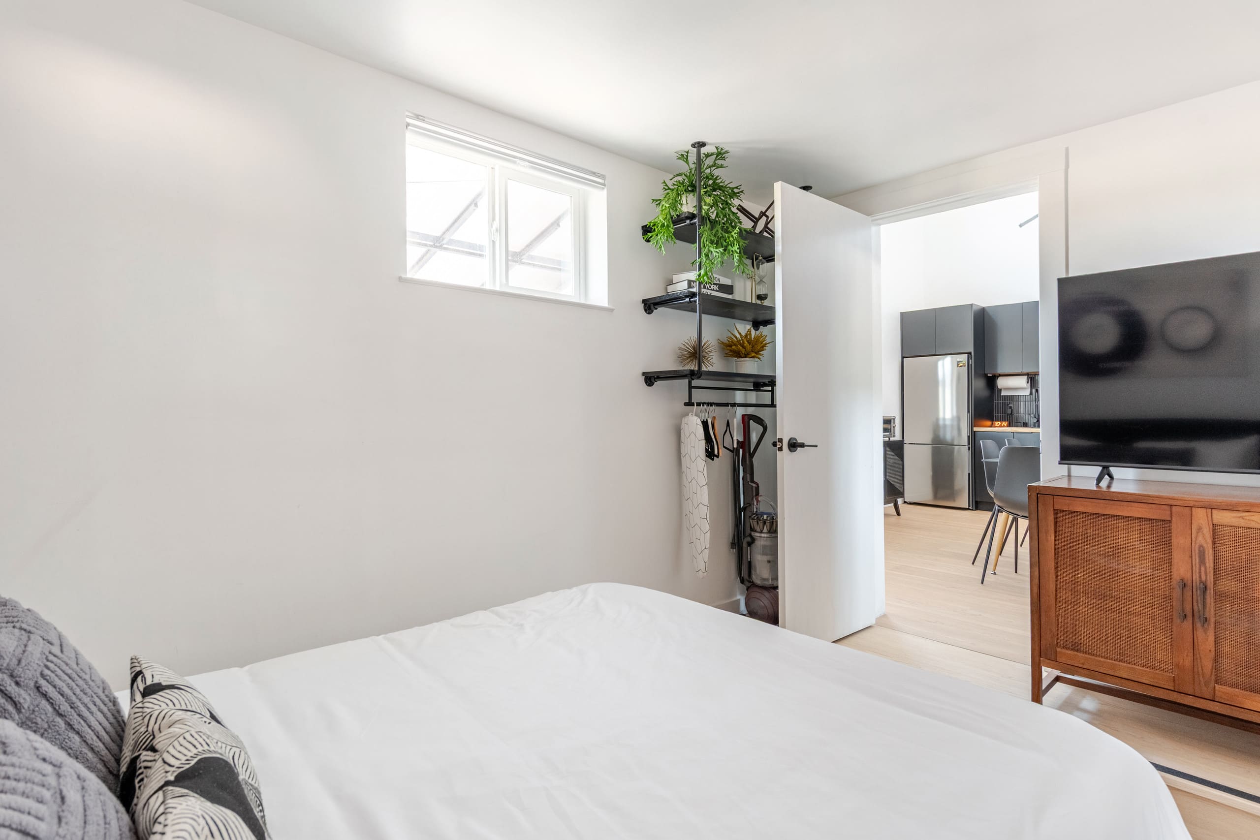 Guesthouse in South San Francisco · ★4.92 · 2 bedrooms · 3 beds · 2 private baths - Image 7