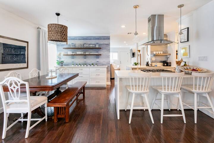 Gorgeous Naples Island Home Near 2nd Street gallery image 5