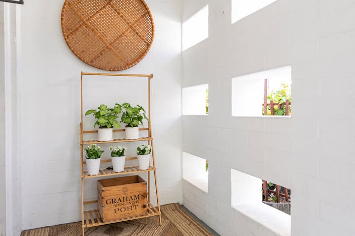 Gorgeous Naples Island Home Near 2nd Street gallery image 2