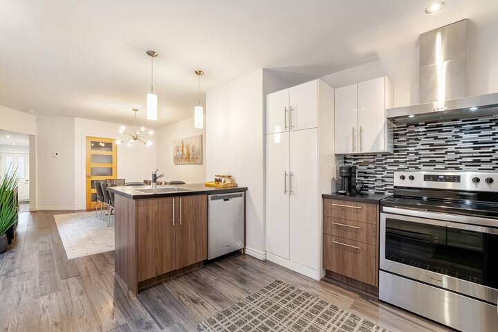 Newly decorated 3BR Downtown Parking gallery image 3