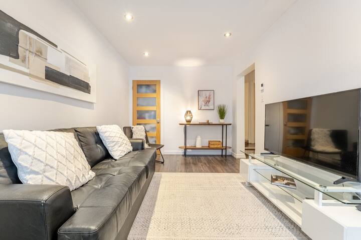 Newly decorated 3BR Downtown Parking gallery image 5