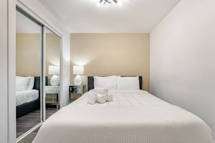 Newly decorated 3BR Downtown Parking gallery image 4