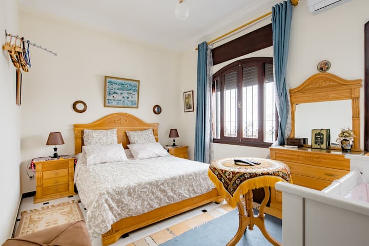 Spavaća soba, glavni apartman s PAMETNIM TV-om i klima-uređajem / grijalicom