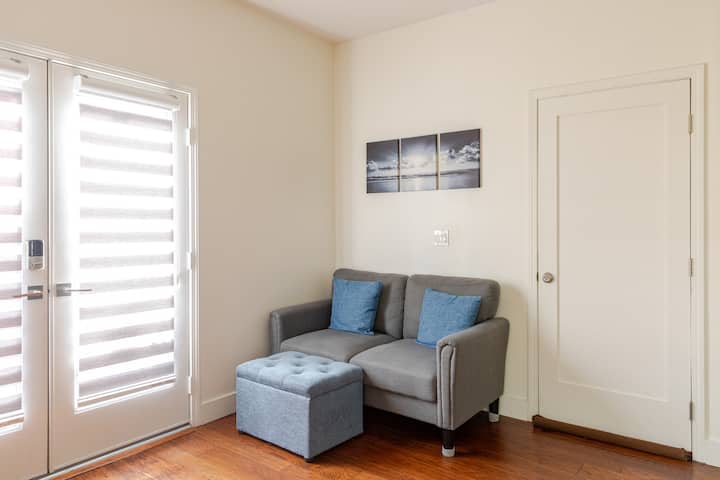 Private Guest Suite With Separate Entrance - Santa Monica, CA