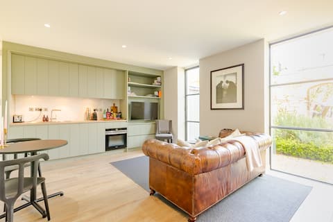 Top performing Airbnb: The Coach House Raglan Lane Ballsbridge Dublin 4 in Pembroke