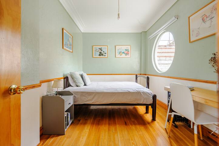 Oasis 2 BR condo w/ rooftop at Roma Norte. gallery image 4