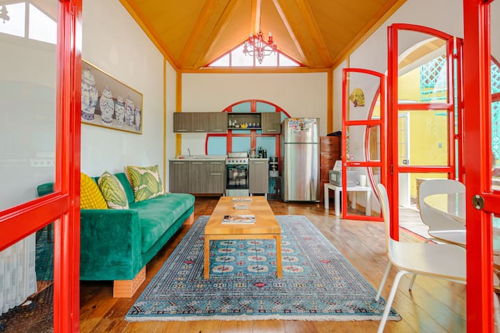 Oasis 2 BR condo w/ rooftop at Roma Norte. gallery image 2