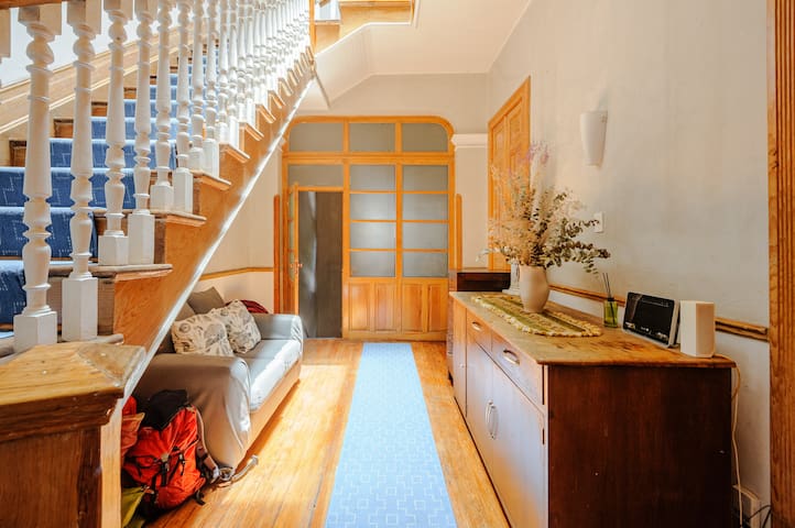 Oasis 2 BR condo w/ rooftop at Roma Norte. gallery image 3