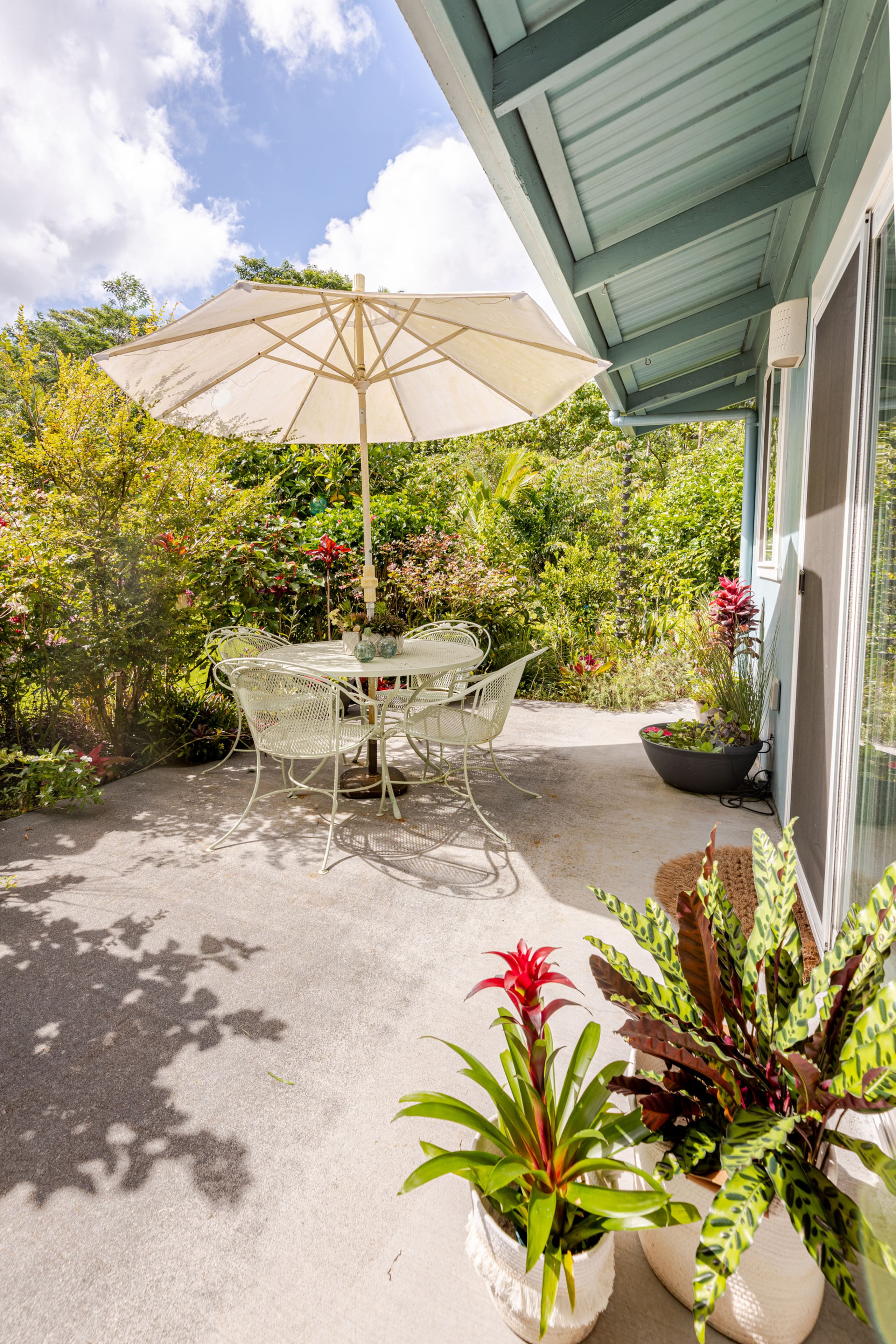 Guesthouse in Keaau · ★4.98 · 1 bedroom · 2 beds · 1 private bath - Image 26