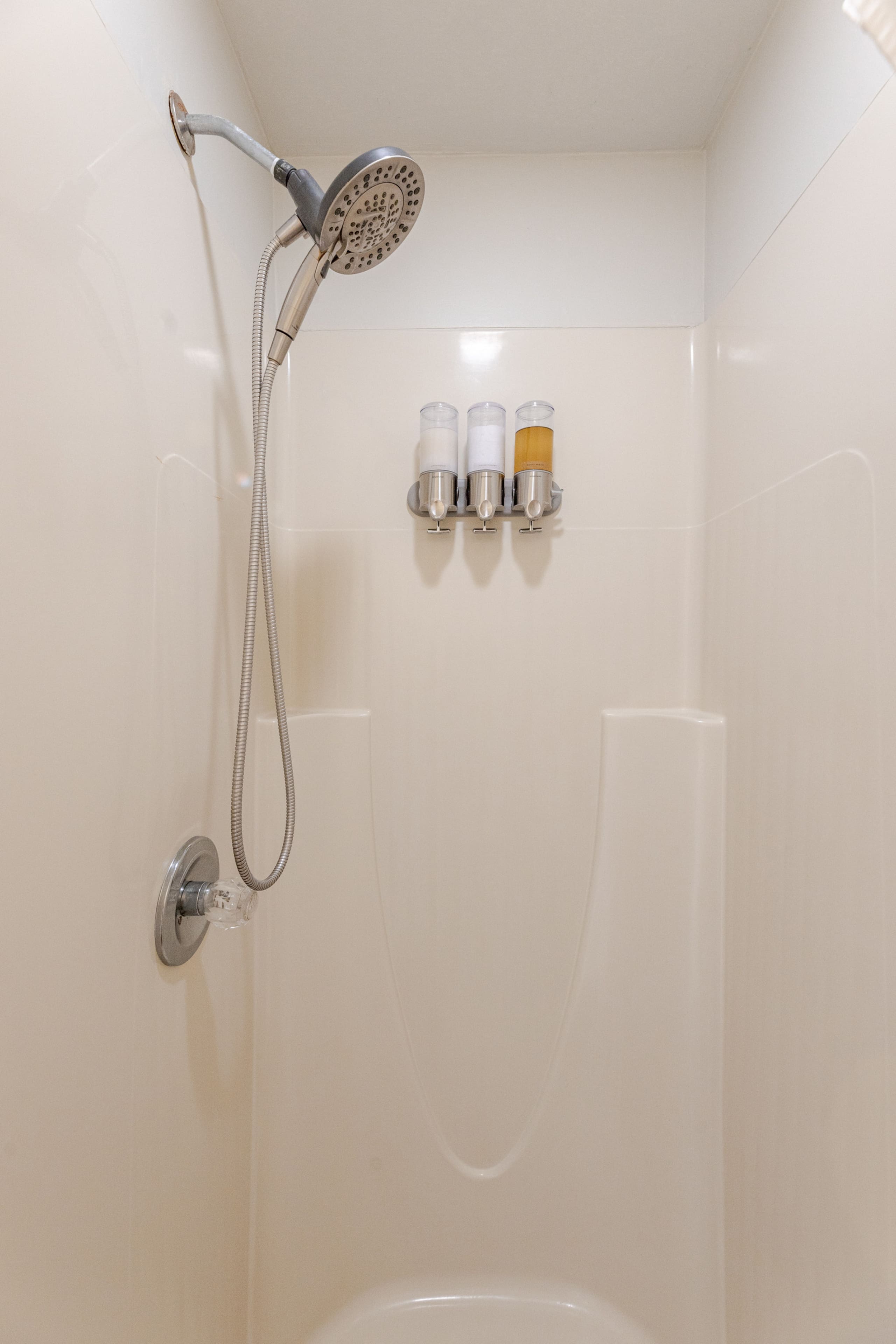 Guesthouse in Keaau · ★4.98 · 1 bedroom · 2 beds · 1 private bath - Image 11