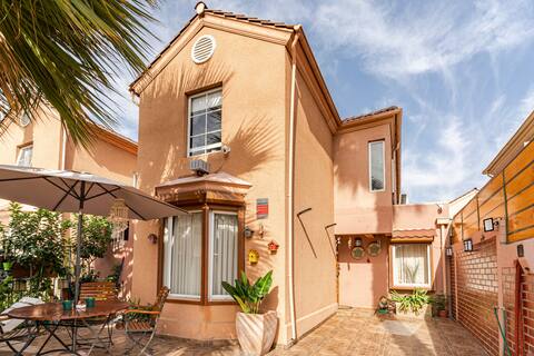 COMFORTABLE APARTMENT 10 MINUTES FROM THE AIRPORT