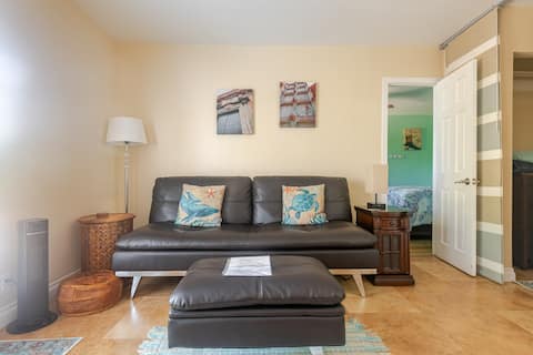 2SeekPeaceHouse Private suite, walk to the beach