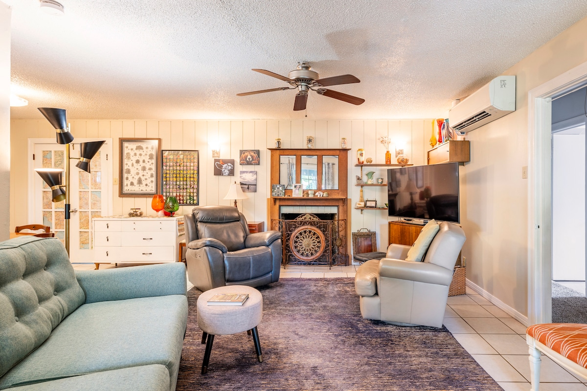 Cool mid-century home, 10 minutes from downtown