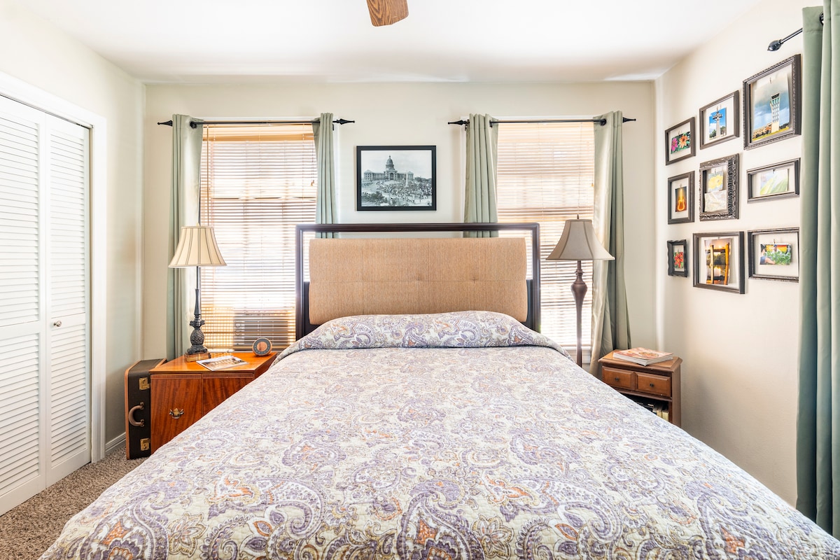 Queen sized bed, reading lamps and multiple outlets on BOTH sides of the bed. Extra pillows in the closet for your use.