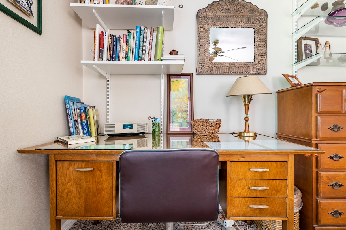 Cool mid-century home, 10 minutes from downtown