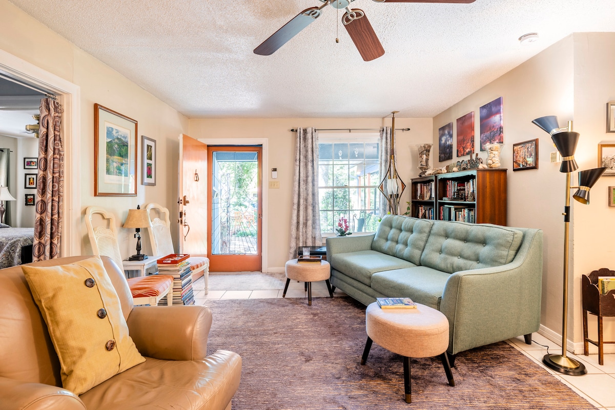 Cool mid-century home, 10 minutes from downtown