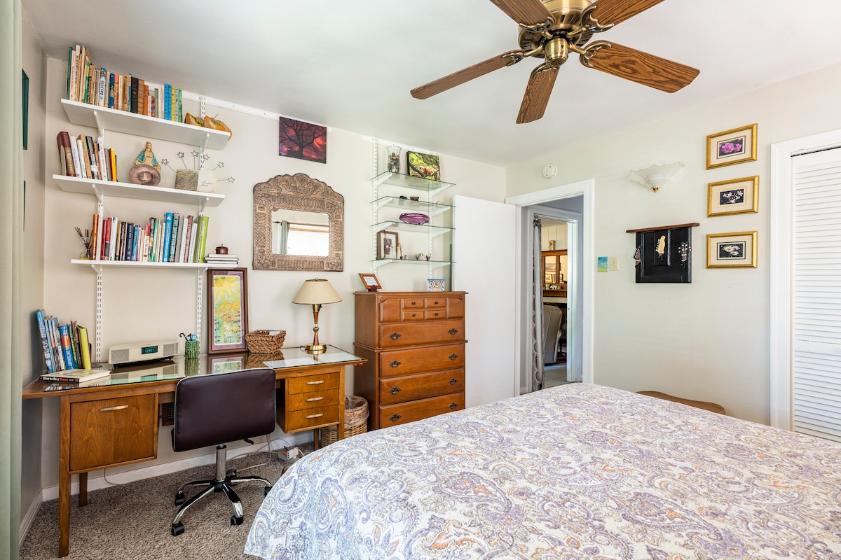 Cool mid-century home, 10 minutes from downtown
