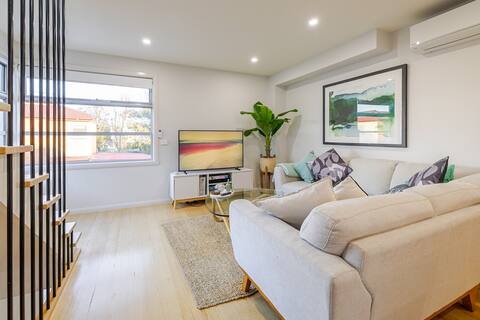 Central 2 Bedroom Townhouse on the Beach