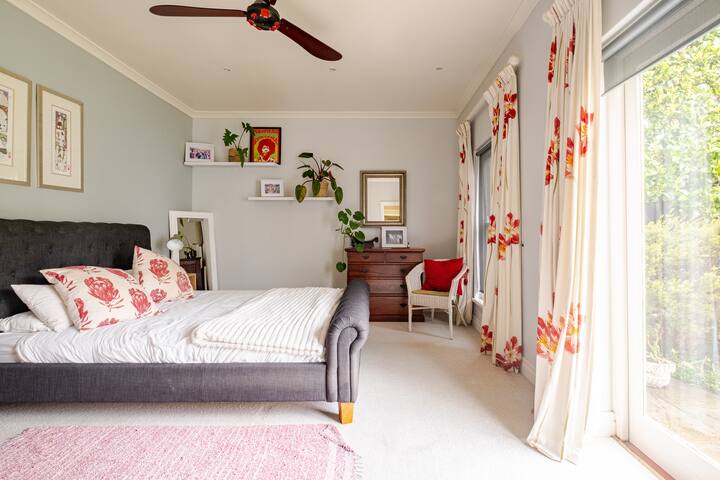 Comfortable, relaxed home close to all attractions gallery image 4