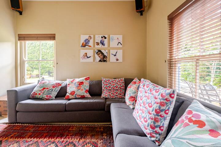 Comfortable, relaxed home close to all attractions gallery image 3