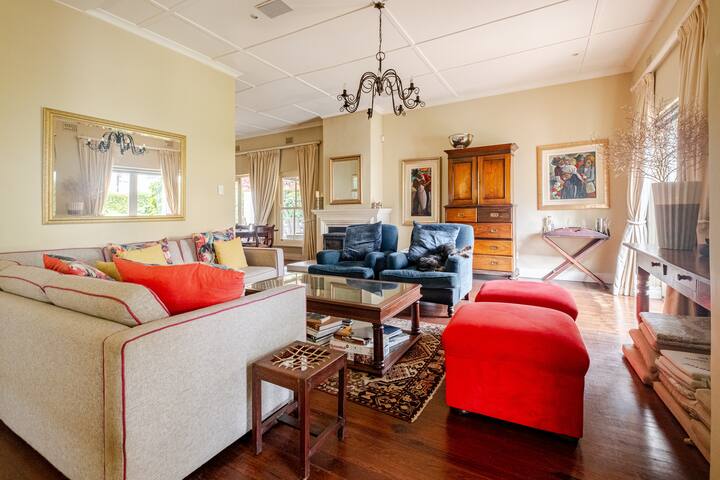 Comfortable, relaxed home close to all attractions gallery image 2