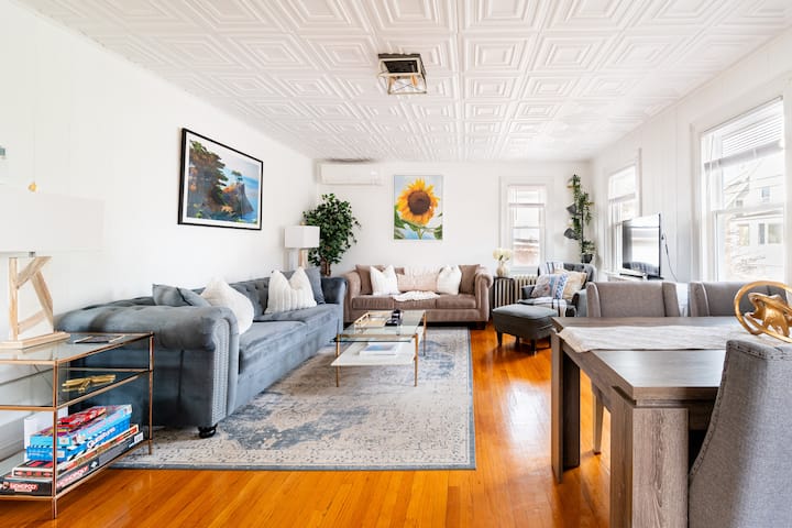 Greenwich 3BR Duplex | King Bed & Private Patio