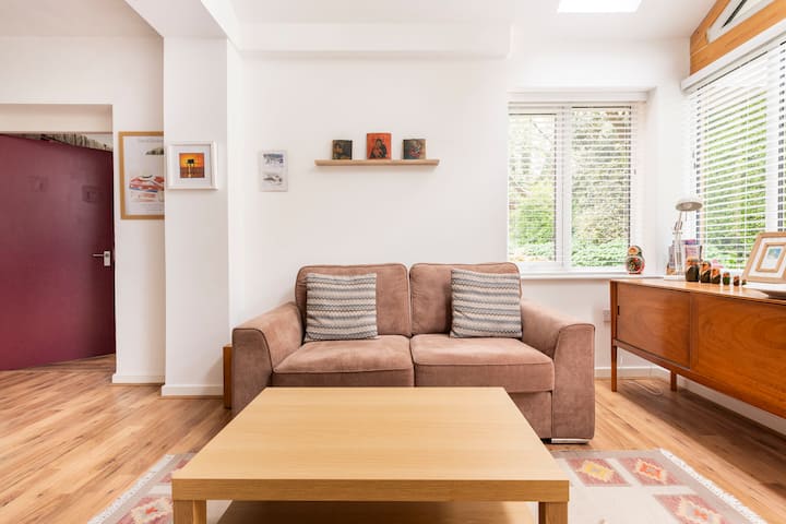 The 36 Spacious, 1 Bedroom, Self-contained Studio - Leeds