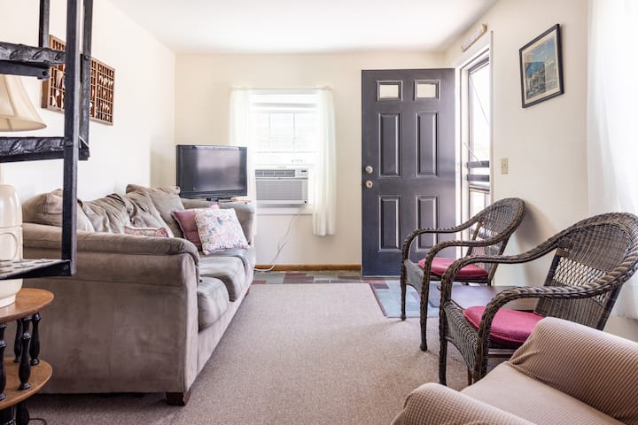 Oceanside Cottage On Beautiful Private Beach - Sandwich, MA