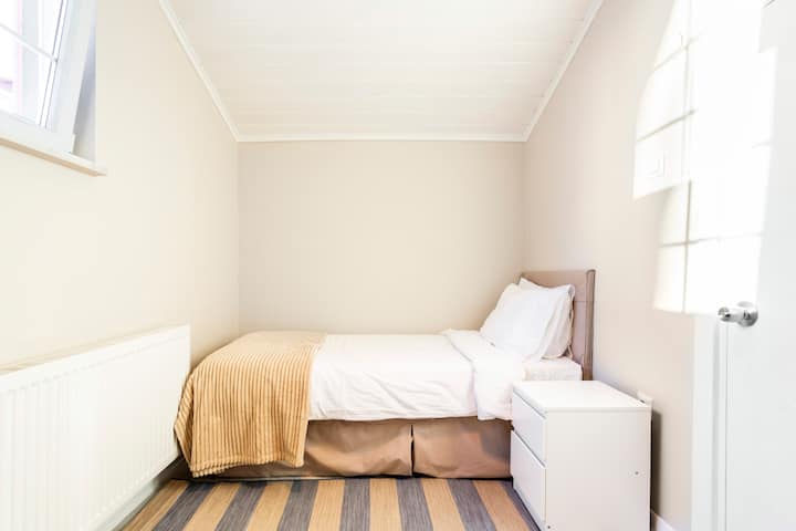 Bilik bumbung dengan cahaya matahari