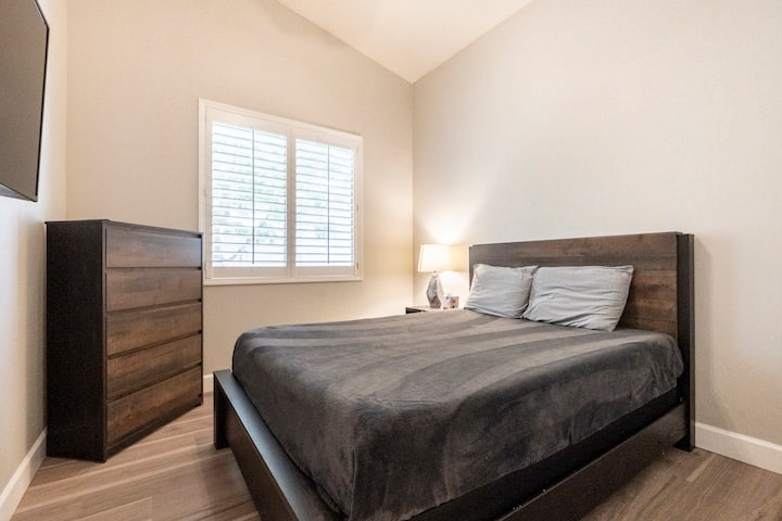 Cama tamaño queen tercer dormitorio