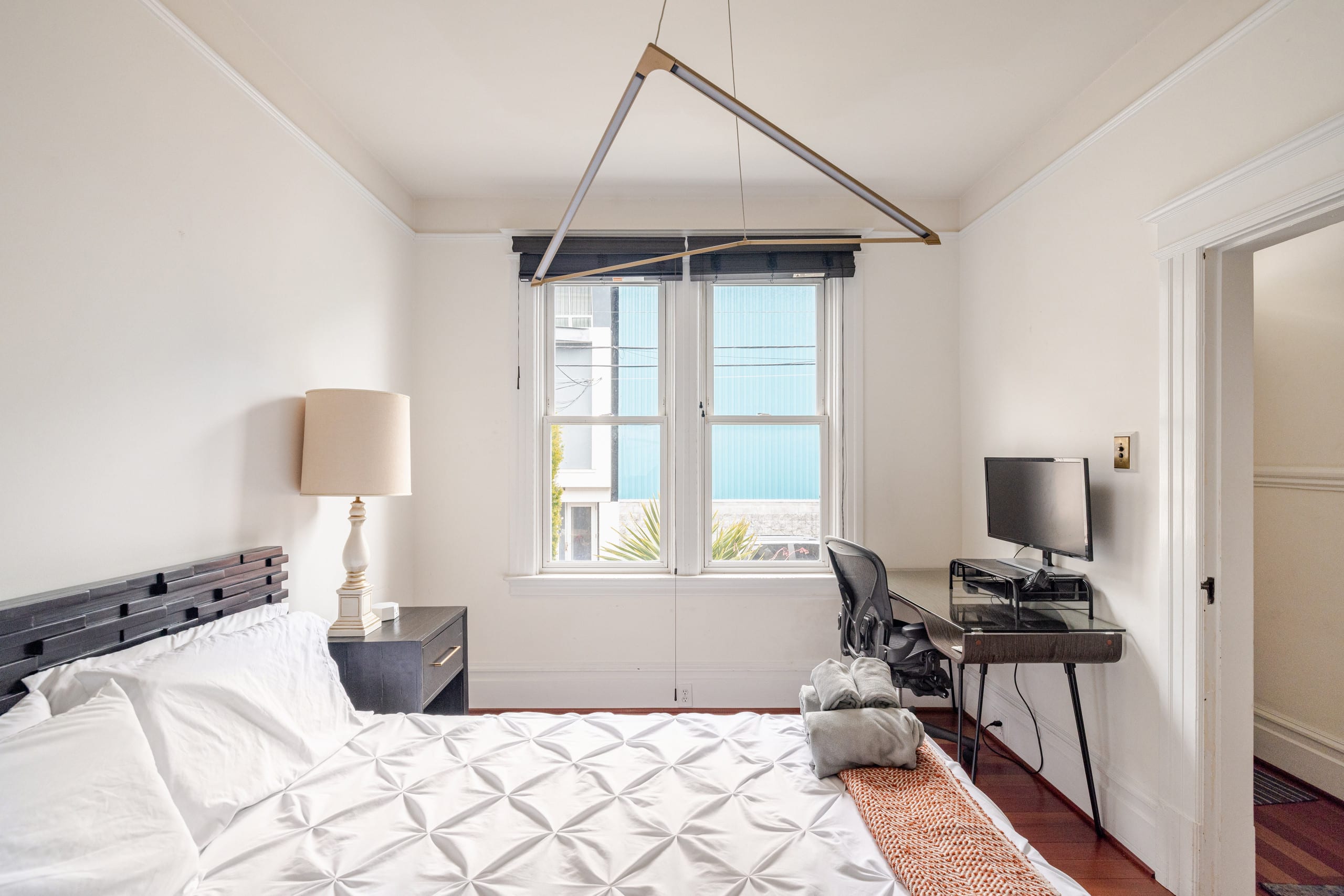 Home in San Francisco · ★4.96 · 3 bedrooms · 3 beds · 2 baths - Image 15