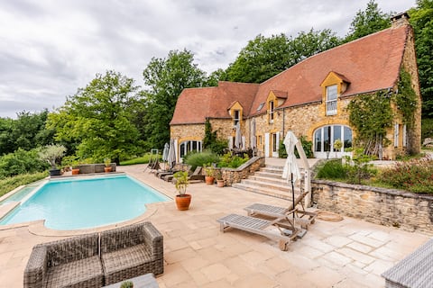 Epic view Chateau with private Pool & Hot Tub