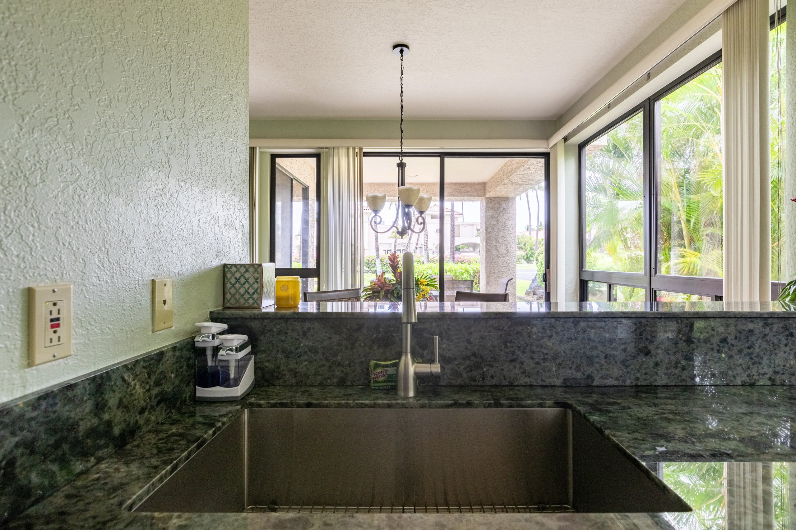 Enjoy lush tropical lifestyle in Waikoloa Resort - Photo 14