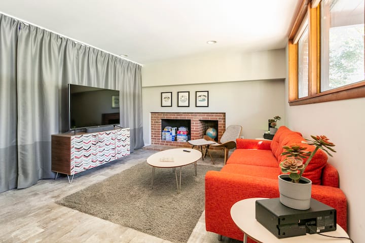 Private Suite In Basement With Treetop Views - Fairfax, VA