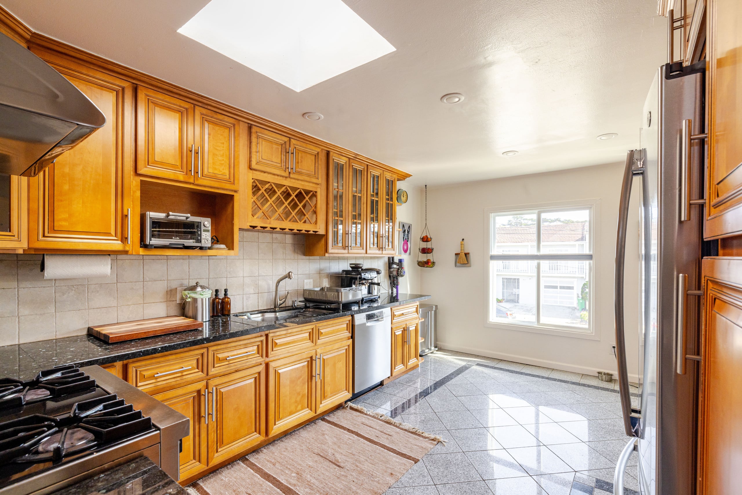 Home in San Francisco · ★4.94 · 3 bedrooms · 3 beds · 2 baths - Image 8