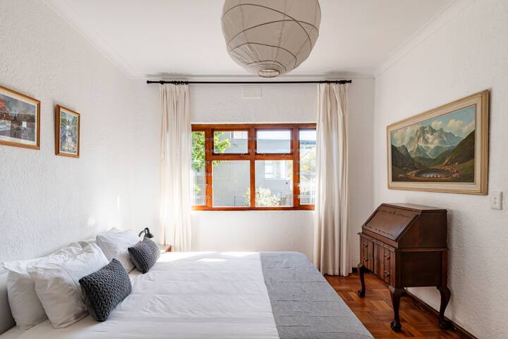 Tranquility Camps Bay House house for Rent gallery image 3