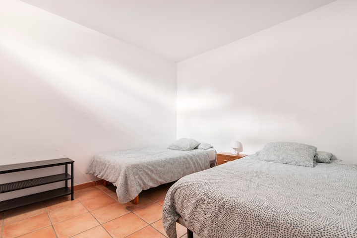 Room with 2 individual beds - Sótano floor (2 people)