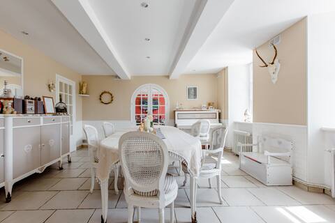 Room in charming property pool and spa