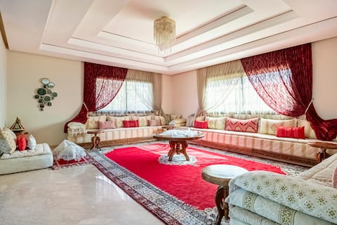 Popular Airbnb listing: Marrak the joy villa pool breakfast free transfer in Arrondissement De Ménara مقاطعة المنارة
