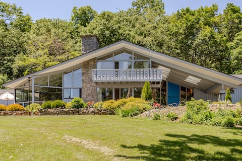 6.6 Acre + Sauna + Game room + Luxury | Oak Manor