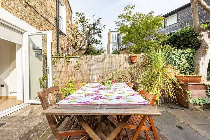 Italian designed Victorian Terrace flat in Fulham gallery image 5